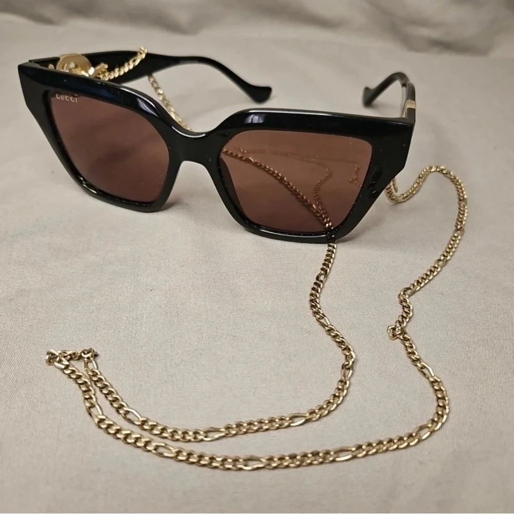 Gucci Black Sunglasses with Gold Chain Accent and case. Pre owned not new. - Picture 9 of 11